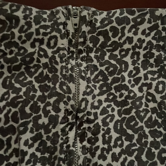 Leopard skirt by Free People. Size 2. NWOT. - Picture 4 of 4